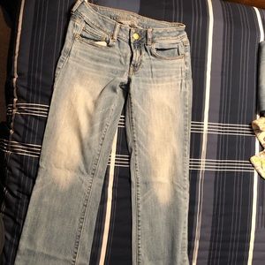 Gently used American Eagle jeans !!